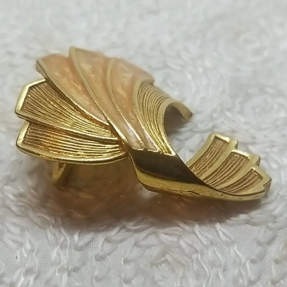 Scarf Holder Swirl Wave Peach Gold Vintage